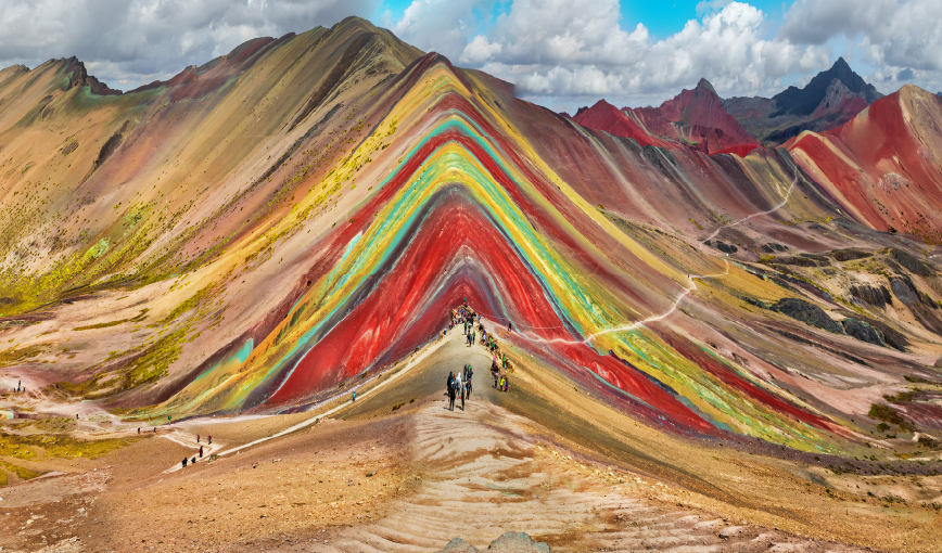 Viaje amaneces con montaña de siete colores 