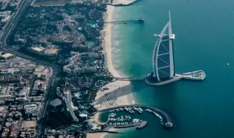 Viaje dubai-bajo-el-cielo-estrellado
