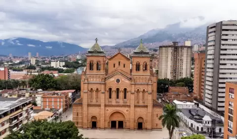 VIAJE VIAJE SUDAMERICA MEDELLIN COLOMBIA TVG 5288