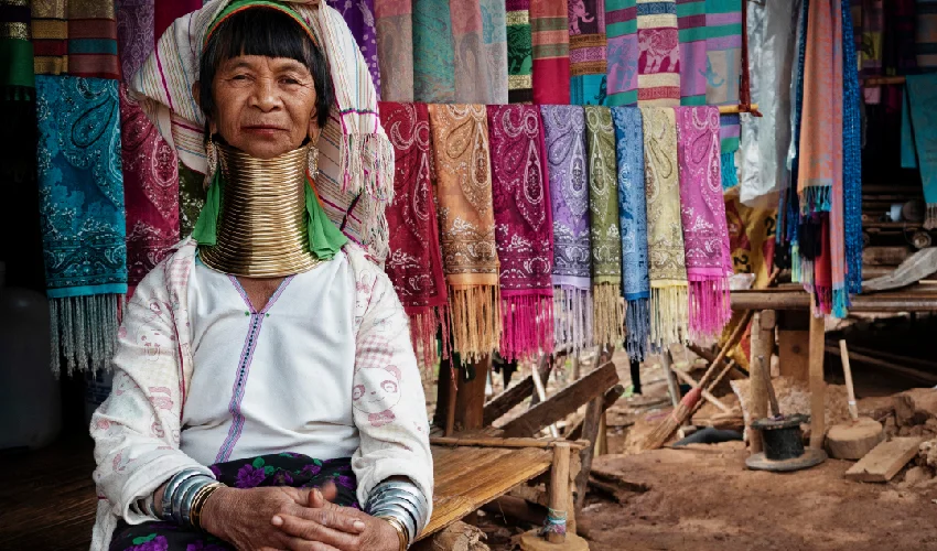 Viaje tailandia y sus mujeres jirafa 